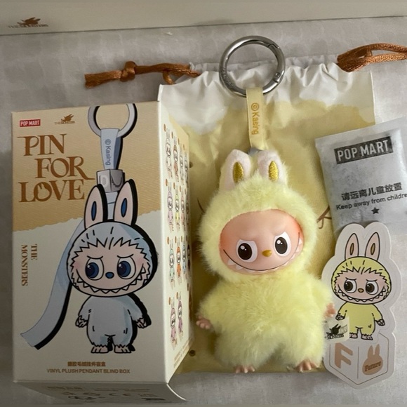 Labubu Pin for Love - F - Picture 3 of 6